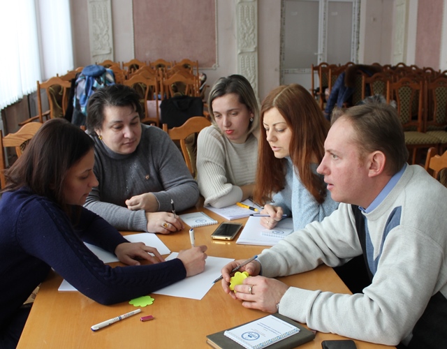 Робота у групі над питанням дизайну сучасного освітнього середовища